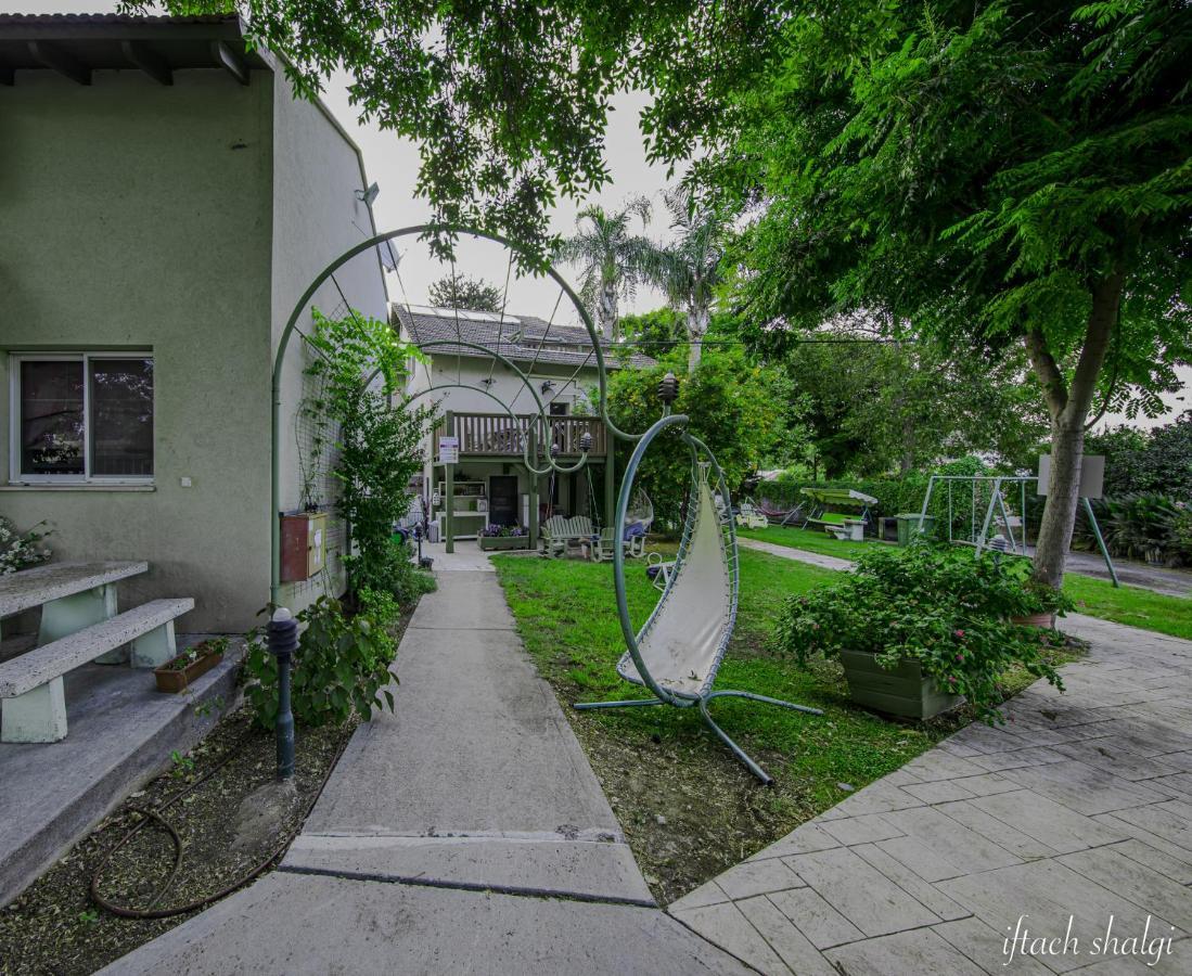 Nuriel Fruit & Guest House Sheʼar Yashuv Eksteriør bilde