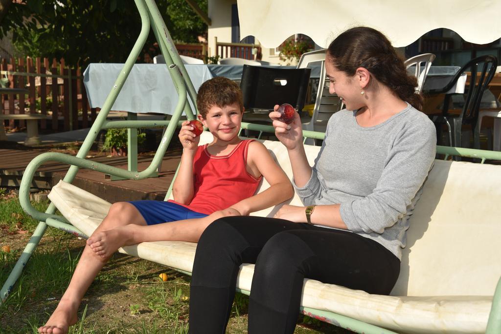 Nuriel Fruit & Guest House Sheʼar Yashuv Eksteriør bilde
