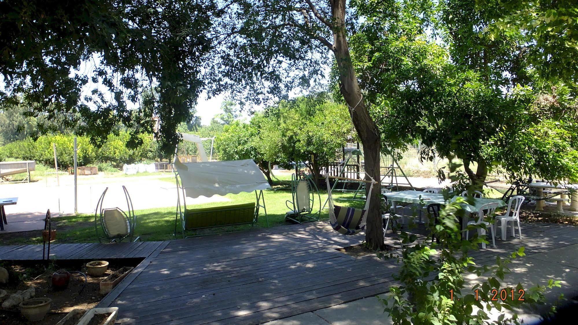 Nuriel Fruit & Guest House Sheʼar Yashuv Eksteriør bilde